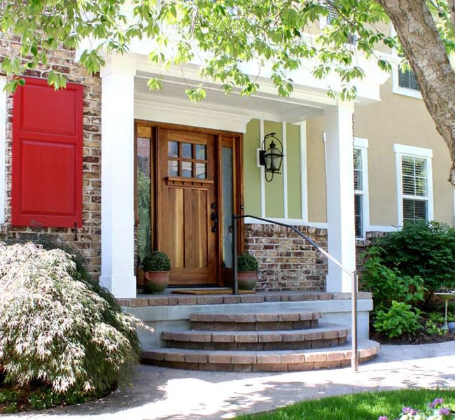 Home with masonry accents